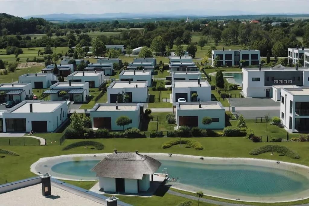 Luxus Appartement Am Golfplatz Und Therme Lutzmannsburg Zsira Dış mekan fotoğraf